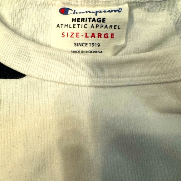 Champion T-Shirt - Picture 3 of 3